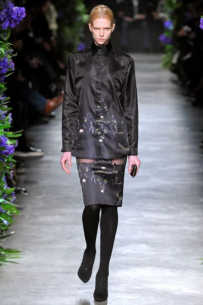 Look 1